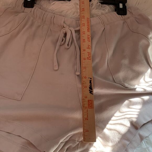 ZENANA size extra large leisure shorts. Cream color with elastic waist. - Picture 7 of 7